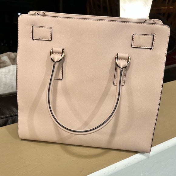 Like brand new without tag’s Michael Kors large leather tote purse - Picture 5 of 16